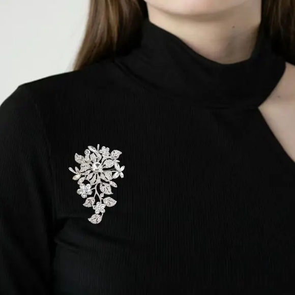 Rhinestone encrusted, Art Deco, Floral, Wedding Brooch, Lapel Pin - Picture 3 of 5